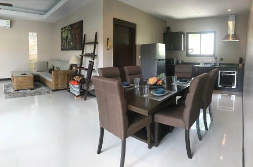 Plunge Tropical Villa