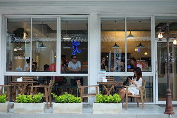 Sidewalk Boutique Hotel