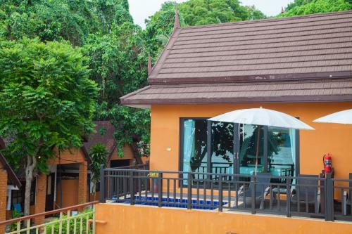 Hotel Phi Phi Long Beach Resort & Villa