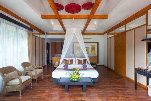 Hotel Phi Phi Long Beach Resort & Villa