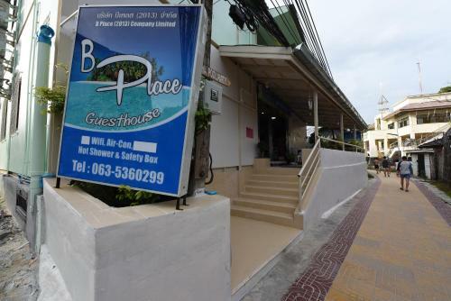 Hostal B Place Guesthouse