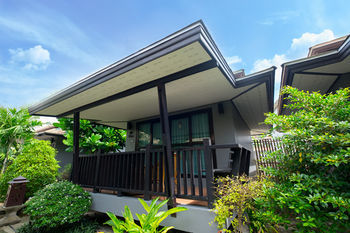 Hostal Ibiza House Phi Phi