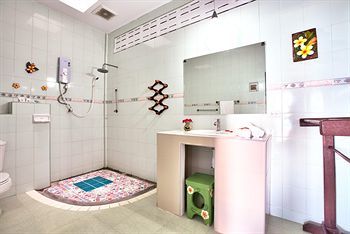 Hotel Crystal Bay Beach Resort