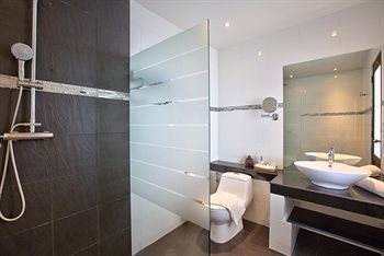 Hotel Crystal Bay Beach Resort