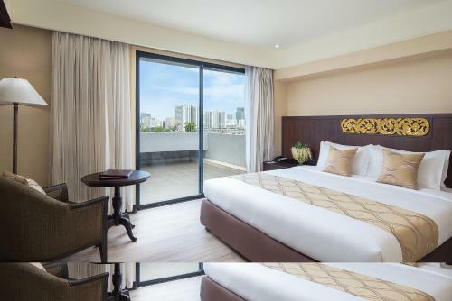 Twin Towers Hotel