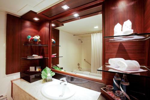 Twin Towers Hotel