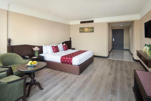 Twin Towers Hotel