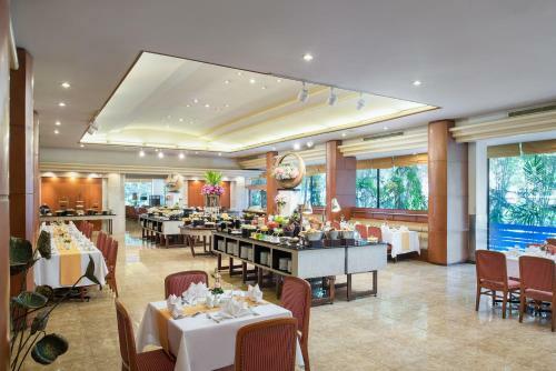 Twin Towers Hotel