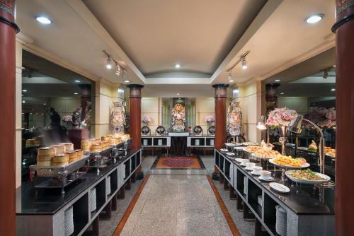 Twin Towers Hotel