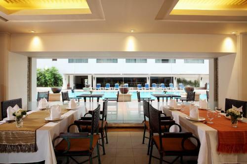 Twin Towers Hotel