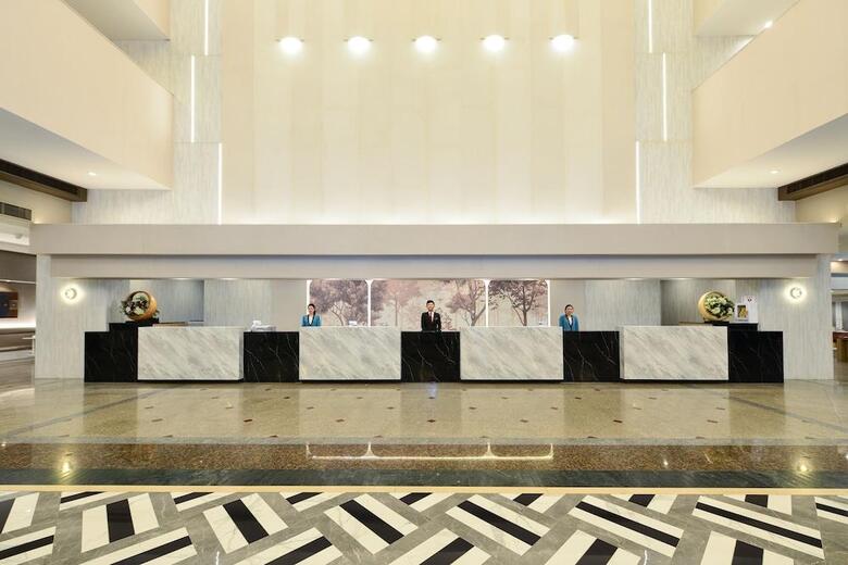 Twin Towers Hotel