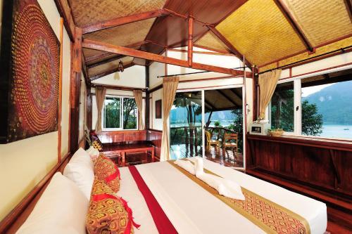 Hotel Phuphaya Seaview Resort