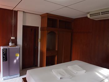 Hotel Palm Point Village