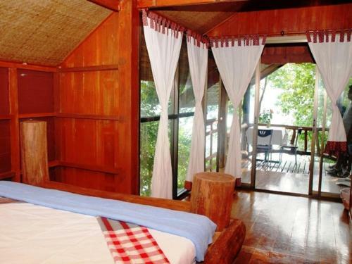 Hotel Phi Phi Sunset Bay Resort