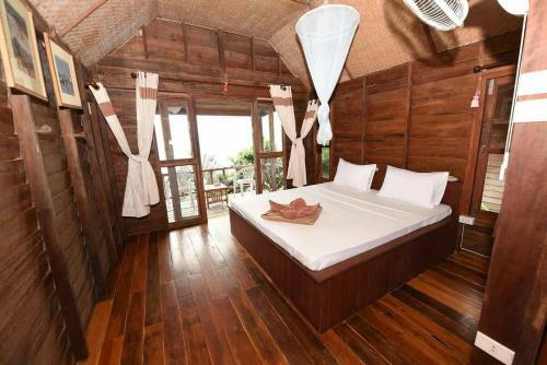 Hotel Phi Phi Sunset Bay Resort