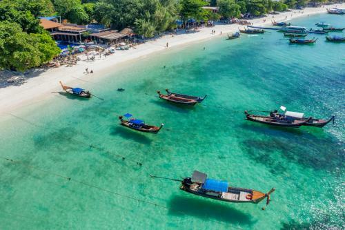 Hotel Akira Lipe Resort