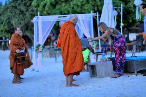Hotel Akira Lipe Resort