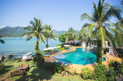 Hotel Resolution Resort