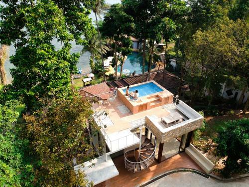Hotel Resolution Resort