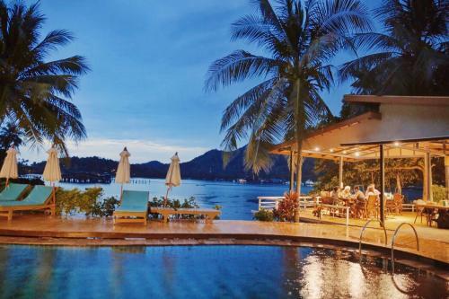 Hotel Resolution Resort