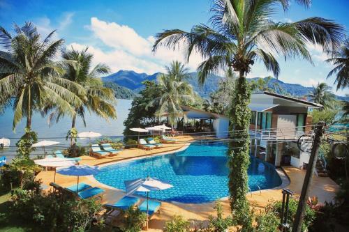 Hotel Resolution Resort