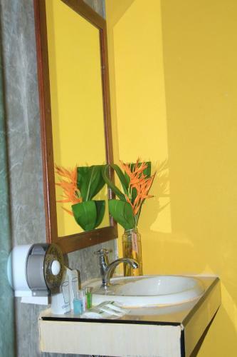 Hostal The Noi Guest House & Restaurant