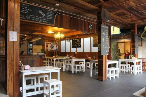 Hostal The Noi Guest House & Restaurant