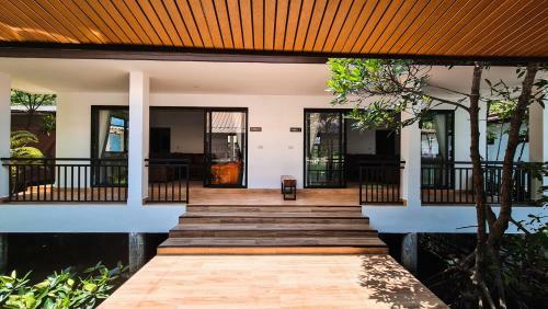 Hostal Baan Rim Nam