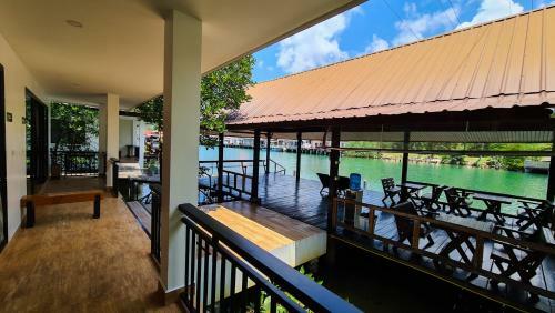 Hostal Baan Rim Nam