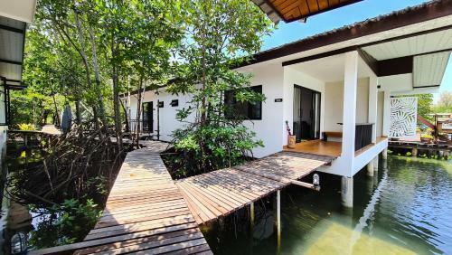 Hostal Baan Rim Nam