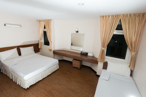 Hostal Muangphol Mansion