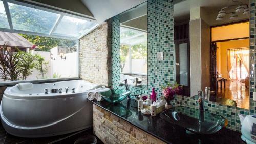 Hotel Siam Beach Resort