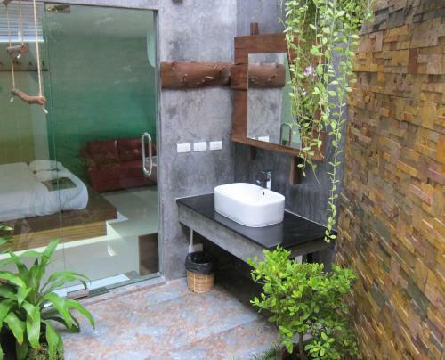 Hotel Forest Bungalows & Mama's Restaurant