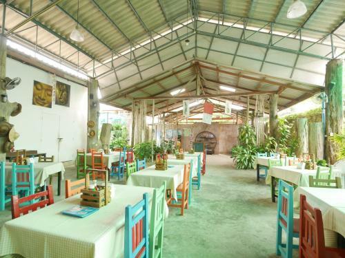 Hotel Forest Bungalows & Mama's Restaurant