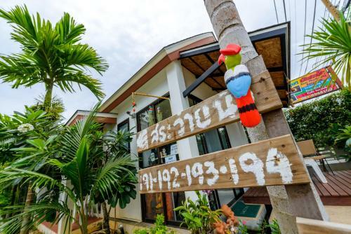 Hotel Baan Phuchalong Bungalow