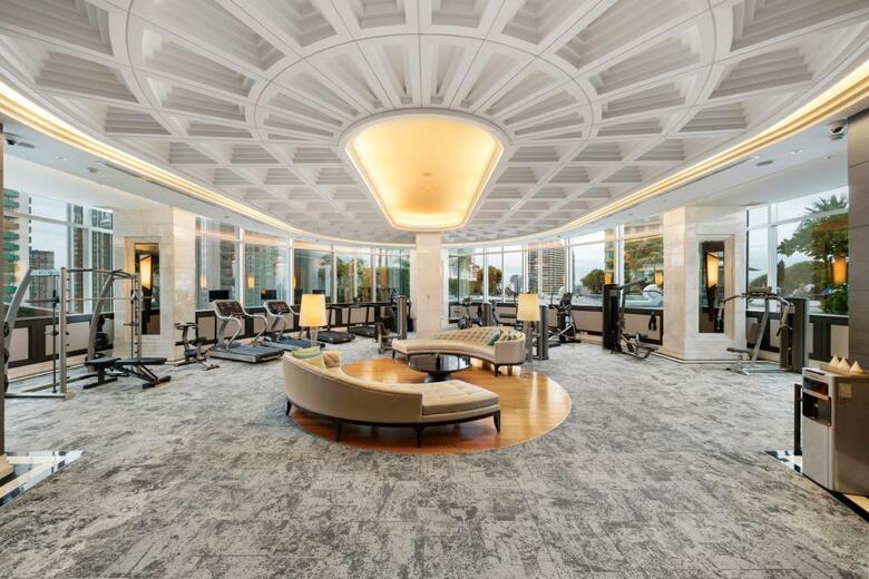 Grande Centre Point Hotel Terminal21
