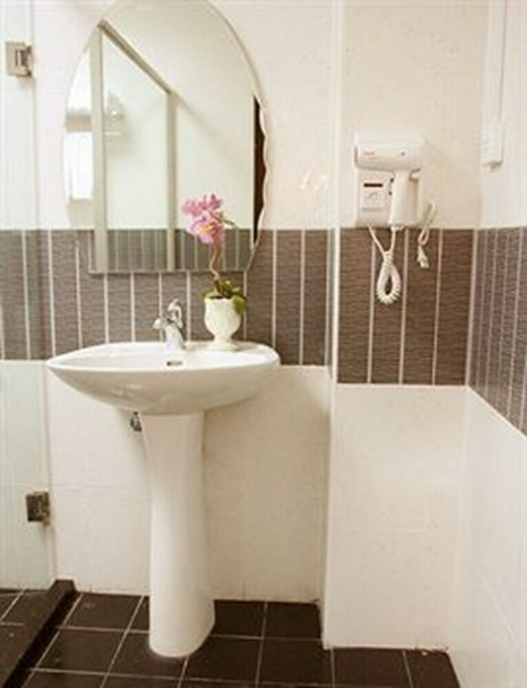 Lodge Shadi Home & Residence