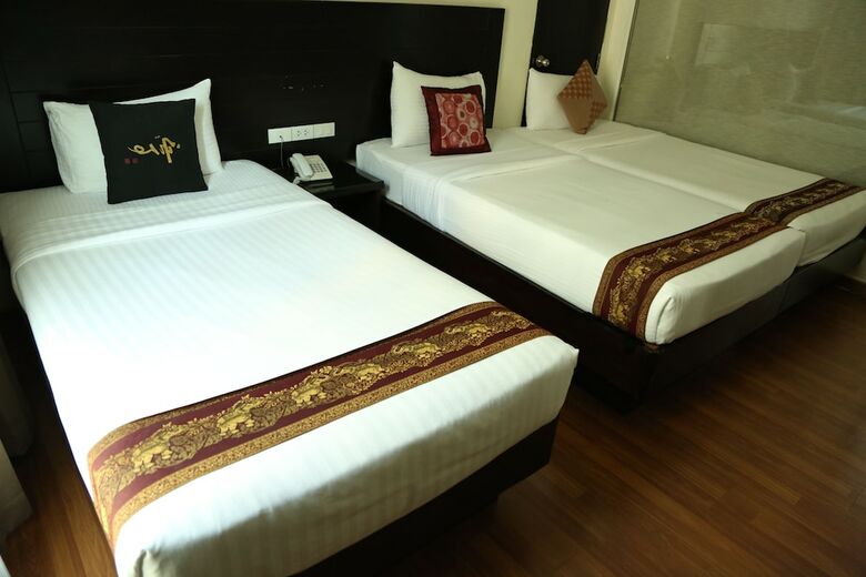 Boss Suites Nana Hotel