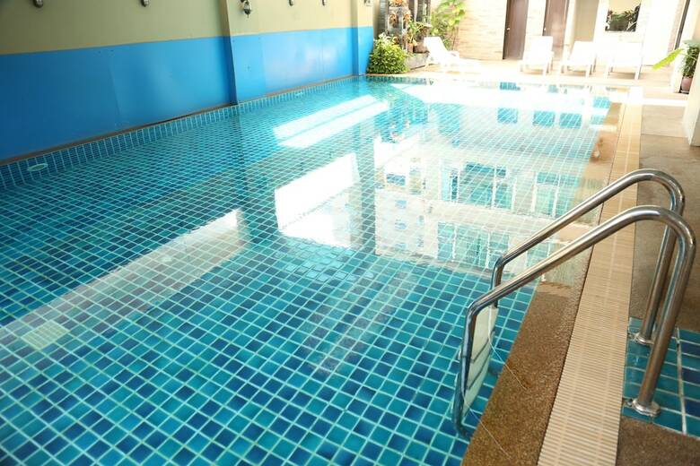 Boss Suites Nana Hotel