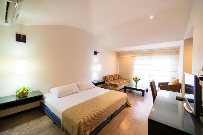 Hotel Santorini Express Y Caba�as