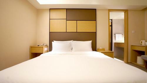 Ji Hotel Urumqi Yangzijiang Road