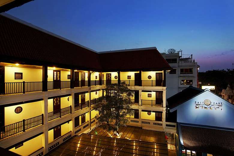Hotel Baan Chart