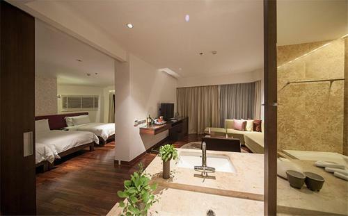 Lit Bangkok Hotel