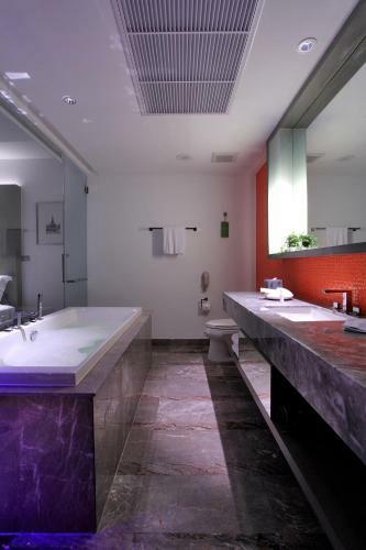 Lit Bangkok Hotel