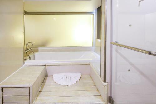 Myhotel Cmyk@ratchada