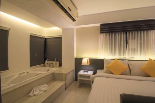 Myhotel Cmyk@ratchada