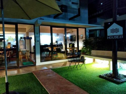 Albergue House23 Hotel