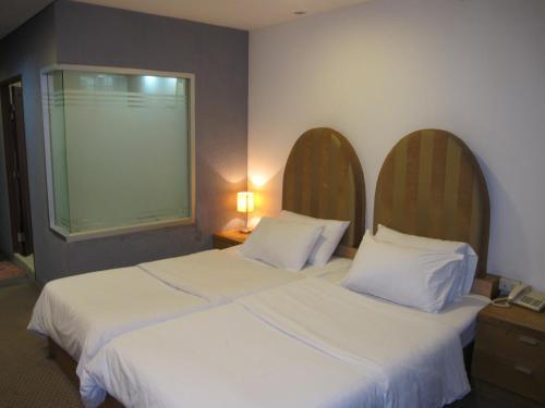 Suriwongse Hotel