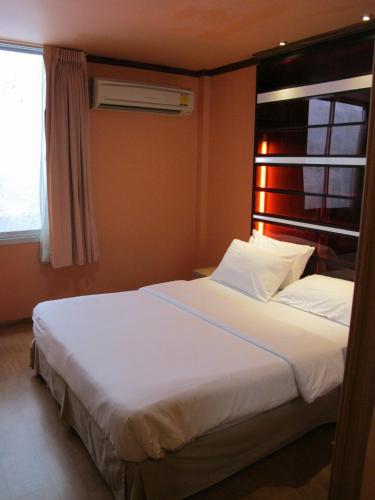Suriwongse Hotel