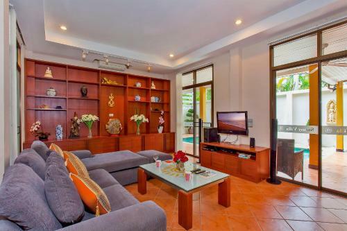 Sunny Villa